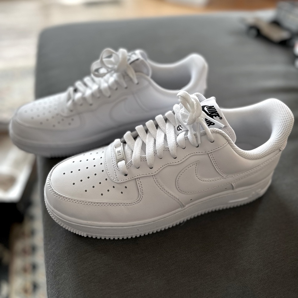 Brand New Nike Air Force 1 07 Flyease